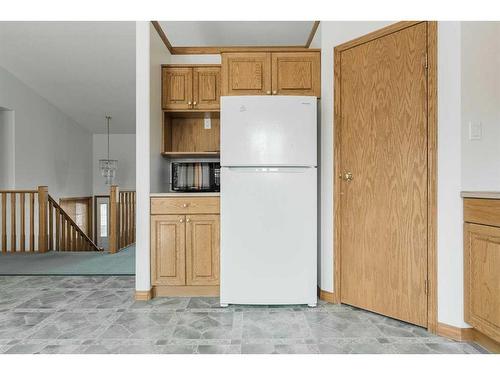 274 Barber Drive, Fort Mcmurray, AB - Indoor Photo Showing Kitchen