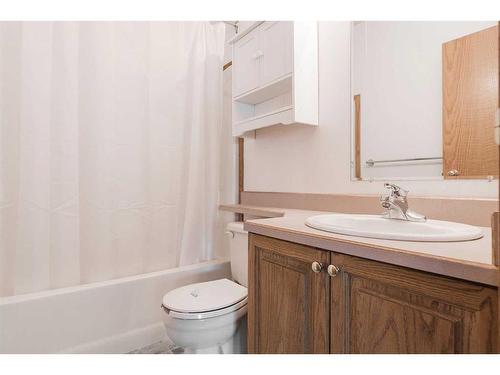 274 Barber Drive, Fort Mcmurray, AB - Indoor Photo Showing Bathroom