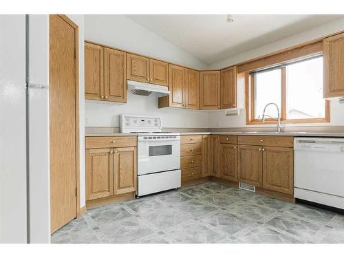 274 Barber Drive, Fort Mcmurray, AB - Indoor Photo Showing Kitchen