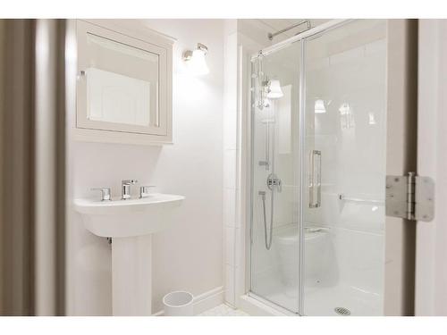 180 Brosseau Crescent, Fort Mcmurray, AB - Indoor Photo Showing Bathroom