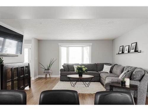 180 Brosseau Crescent, Fort Mcmurray, AB - Indoor Photo Showing Living Room