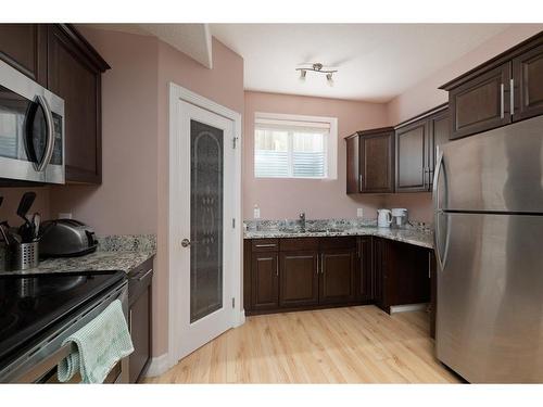 201 Chestnut Way, Fort Mcmurray, AB - Indoor Photo Showing Kitchen