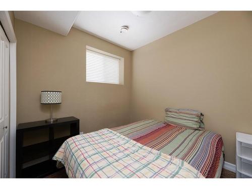 201 Chestnut Way, Fort Mcmurray, AB - Indoor Photo Showing Bedroom