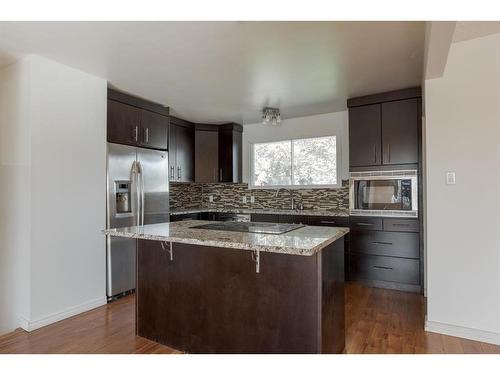 453 Signal Road, Fort Mcmurray, AB - Indoor Photo Showing Kitchen With Upgraded Kitchen