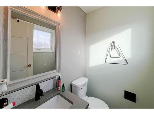 9909 Gordon Avenue, Fort Mcmurray, AB - Indoor Photo Showing Bathroom