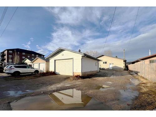 9909 Gordon Avenue, Fort Mcmurray, AB - Outdoor