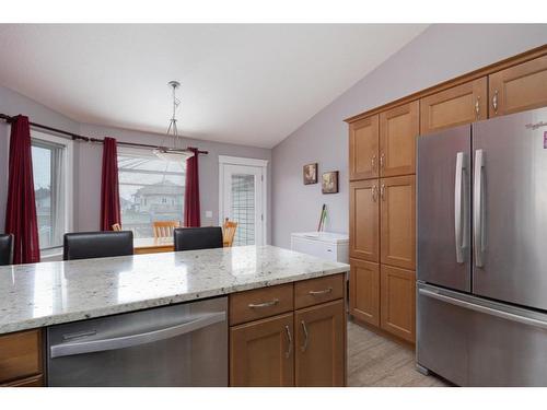 137 Fox Crescent, Fort Mcmurray, AB - Indoor Photo Showing Kitchen