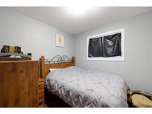 137 Fox Crescent, Fort Mcmurray, AB - Indoor Photo Showing Bedroom