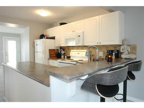 29-100 Albion Drive, Fort Mcmurray, AB - Indoor Photo Showing Kitchen
