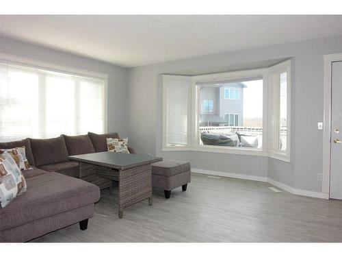 29-100 Albion Drive, Fort Mcmurray, AB - Indoor Photo Showing Living Room