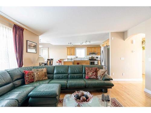 317 Archibald Close, Fort Mcmurray, AB - Indoor Photo Showing Living Room