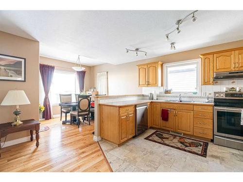 317 Archibald Close, Fort Mcmurray, AB - Indoor Photo Showing Kitchen With Double Sink