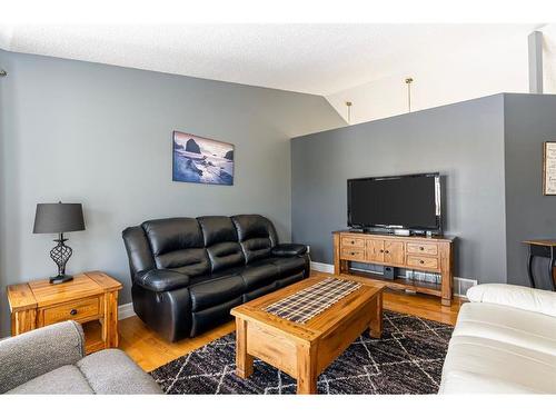 164 Bacon Place, Fort Mcmurray, AB - Indoor Photo Showing Living Room