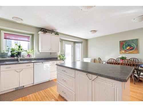 312 Burton Place, Fort Mcmurray, AB - Indoor Photo Showing Kitchen With Double Sink