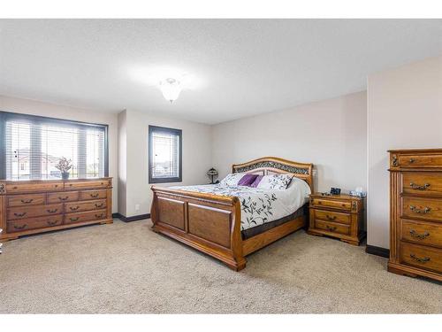 100 Macrae Place, Fort Mcmurray, AB - Indoor Photo Showing Bedroom