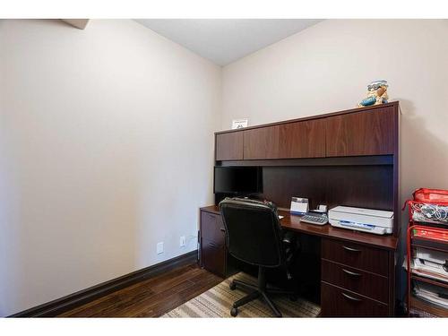 100 Macrae Place, Fort Mcmurray, AB - Indoor Photo Showing Office