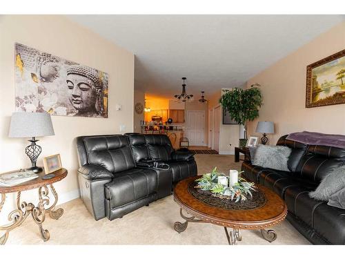 301-9918 Gordon Avenue, Fort Mcmurray, AB - Indoor Photo Showing Living Room