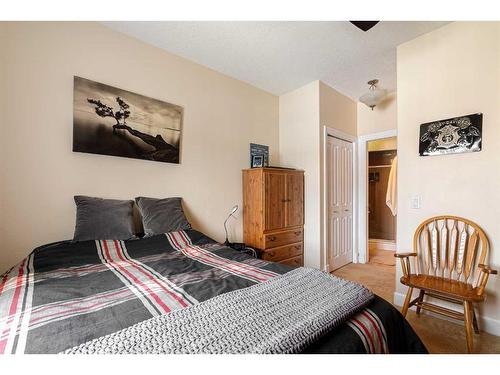 301-9918 Gordon Avenue, Fort Mcmurray, AB - Indoor Photo Showing Bedroom