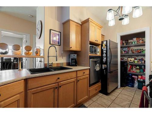 301-9918 Gordon Avenue, Fort Mcmurray, AB - Indoor Photo Showing Kitchen With Double Sink
