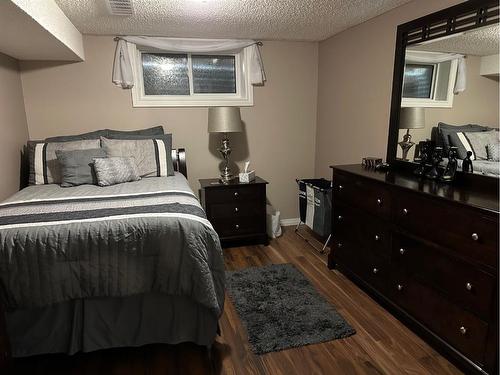 321 Bird Crescent Ne, Fort Mcmurray, AB - Indoor Photo Showing Bedroom