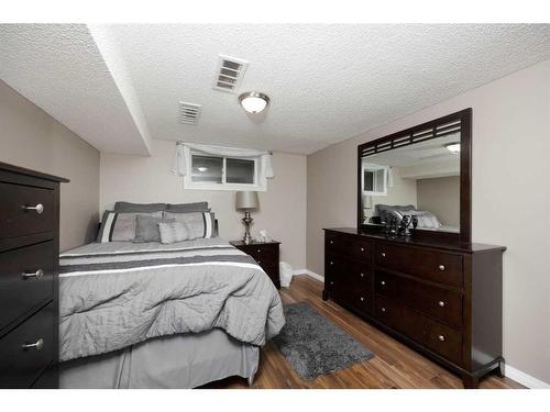 321 Bird Crescent Ne, Fort Mcmurray, AB - Indoor Photo Showing Bedroom