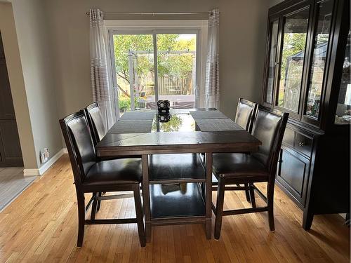 321 Bird Crescent Ne, Fort Mcmurray, AB - Indoor Photo Showing Dining Room