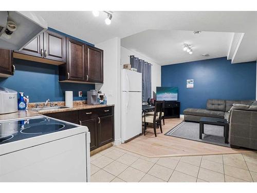 116 Chestnut Way, Fort Mcmurray, AB - Indoor Photo Showing Kitchen