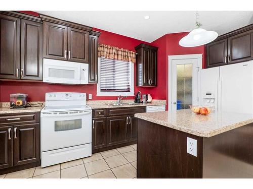 116 Chestnut Way, Fort Mcmurray, AB - Indoor Photo Showing Kitchen