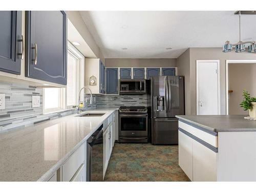 276 Ermine Crescent, Fort Mcmurray, AB - Indoor Photo Showing Kitchen