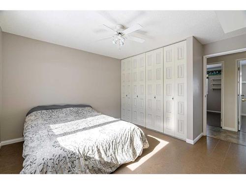 276 Ermine Crescent, Fort Mcmurray, AB - Indoor Photo Showing Bedroom