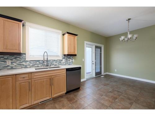 254 Thrush Street, Fort Mcmurray, AB - Indoor Photo Showing Kitchen With Double Sink