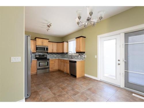 254 Thrush Street, Fort Mcmurray, AB - Indoor Photo Showing Kitchen