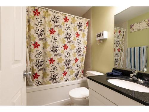 254 Thrush Street, Fort Mcmurray, AB - Indoor Photo Showing Bathroom