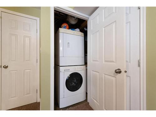 254 Thrush Street, Fort Mcmurray, AB - Indoor Photo Showing Laundry Room