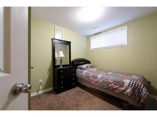 254 Thrush Street, Fort Mcmurray, AB - Indoor Photo Showing Bedroom