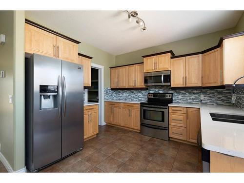 254 Thrush Street, Fort Mcmurray, AB - Indoor Photo Showing Kitchen With Stainless Steel Kitchen With Double Sink