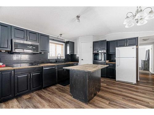381 Cree Road, Fort Mcmurray, AB - Indoor Photo Showing Kitchen