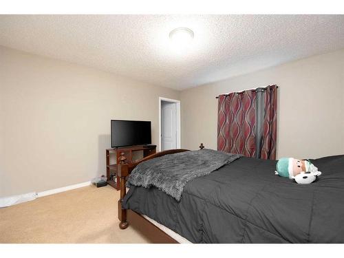 197 Crown Creek, Fort Mcmurray, AB - Indoor Photo Showing Bedroom