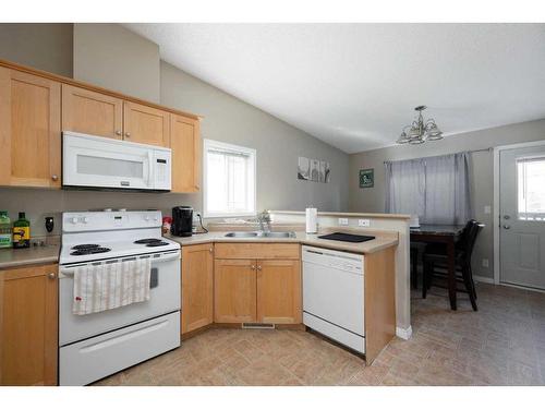 197 Crown Creek, Fort Mcmurray, AB - Indoor Photo Showing Kitchen With Double Sink