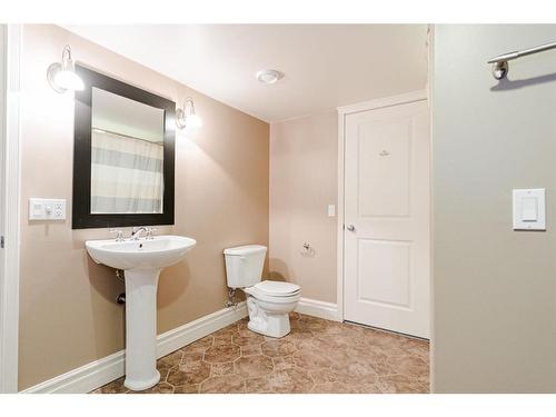 121 Williams Place, Fort Mcmurray, AB - Indoor Photo Showing Bathroom