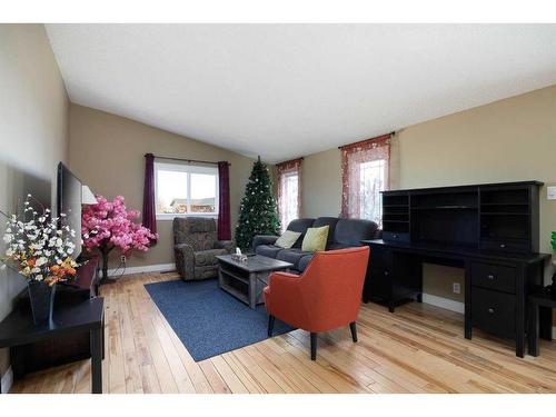 177 Greely Road, Fort Mcmurray, AB - Indoor Photo Showing Living Room
