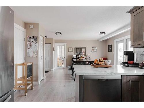 136 Marten Place, Fort Mcmurray, AB - Indoor Photo Showing Kitchen