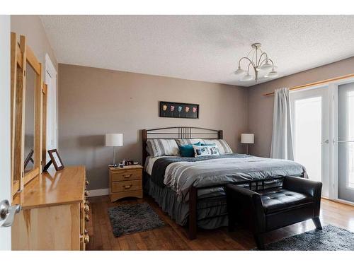 136 Marten Place, Fort Mcmurray, AB - Indoor Photo Showing Bedroom