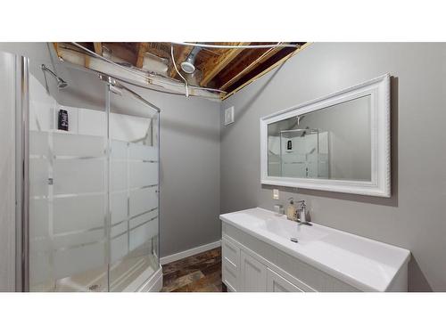 290 Pacific Crescent, Fort Mcmurray, AB - Indoor Photo Showing Bathroom