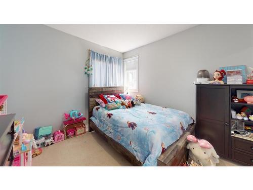 290 Pacific Crescent, Fort Mcmurray, AB - Indoor Photo Showing Bedroom