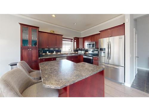 290 Pacific Crescent, Fort Mcmurray, AB - Indoor Photo Showing Kitchen