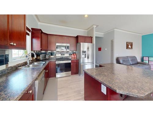290 Pacific Crescent, Fort Mcmurray, AB - Indoor Photo Showing Kitchen With Double Sink