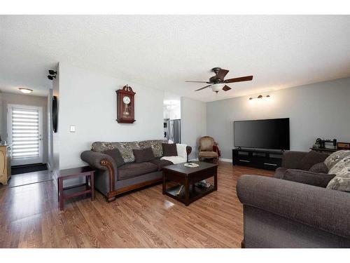 13 Bennett Crescent, Fort Mcmurray, AB - Indoor Photo Showing Living Room
