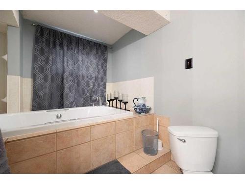 13 Bennett Crescent, Fort Mcmurray, AB - Indoor Photo Showing Bathroom
