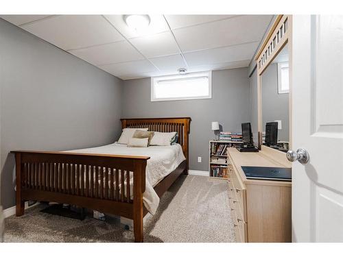 211 Bear Paw Drive, Fort Mcmurray, AB - Indoor Photo Showing Bedroom